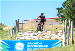 Milli pedallar dünyanın en heyecanlı yarışında, Sakarya’da pedal çevirecek: “Tüm Sakarya’yı Ay Yıldızlı bayrağa desteğe çağırıyoruz”