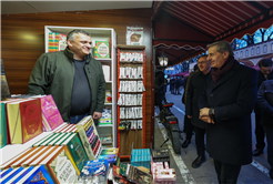 Sakarya’da bir Ramazan klasiği ve Büyükşehir’in geleneği Kitap Sokağı kapılarını açtı