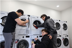 Sakarya’da üniversite öğrencisinin ‘çamaşır yıkama’ derdi bitti