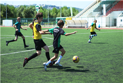 Sakarya’da çocuklar yaz tatilini sporla iç içe geçirecek: Futboldan yüzmeye, tenisten, basketbola…