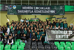 Yusuf Alemdar’dan gençlerle tribünden paylaşım: “Hep birlikte Sakaryaspor’un yanındayız”