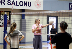 Sakarya’da çocuklar sporun her dalında dolu dolu bir yaz tatiline başladı 