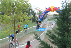 Şampiyon pedallar MTB Dünya Kupası’nda nefes kesti