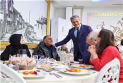 Yusuf Alemdar YADEM sakinleri ve çiftlerle aynı sofrada: “Aile, her şeydir”