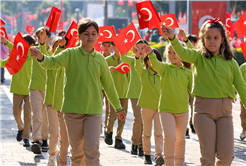 Yusuf Alemdar bulvara sığmayan bayram coşkusuna ortak oldu: “İlelebet nice yüzyıllara…”