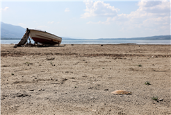 Sapanca Gölü çevresinden 2 ton çöp toplandı