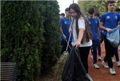 Ellerinde çöpler ve pankartlarla Sapanca Gölü’nden çağrı yaptılar: “Doğanın varlığı tüm canlılar için elzemdir” 