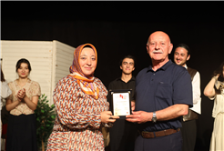 Genç Sahne’den alkış alan final: 6 aylık emek “Kapılar” ile sahneye taşındı