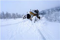Büyükşehir’den 5 ilçede kar mesaisi: 35 kapalı grup yolunda 34'ü açıldı