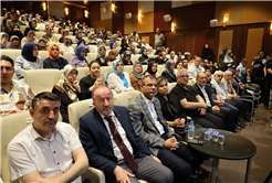 AKM’de dolu salonda konuşan Prof. Dr. Tarhan: “Empati ve anlayış büyük önem taşıyor”