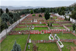Büyükşehir’den hummalı bayram mesaisi: Mezarlıklar tek tek hazırlanıyor