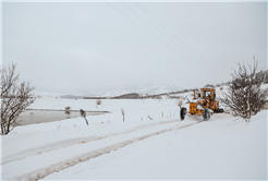 Büyükşehir karla mücadele çalışmalarını sürdürüyor 41 mahalle yolu ulaşıma açıldı