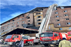 Sakarya itfaiyesi Kartalkaya'da yangına desteğe katıldı