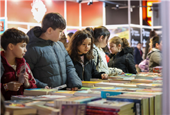Sakarya'da çocukların 'ufkuna' ışık olacak edebiyat fuarı başladı: İlk günden binlerce misafir akın etti...