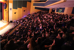 Deli İbram Divanı oyunu yoğun ilgiyle sahnelendi