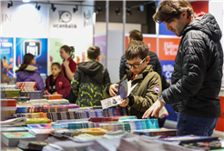 Sakarya'da çocukların 'ufkuna' ışık olacak edebiyat fuarı başladı: İlk günden binlerce misafir akın etti...