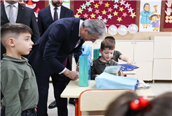 Yusuf Alemdar çocukların karne sevincini paylaştı: “Geleceğe doğru attığınız her adımda yanınızda biz olacağız”