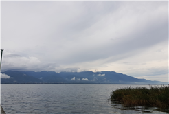 Göl üzerinden geçen bulutlar böyle görüntülendi