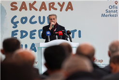 Sakarya'da çocukların 'ufkuna' ışık olacak edebiyat fuarı başladı: İlk günden binlerce misafir akın etti...