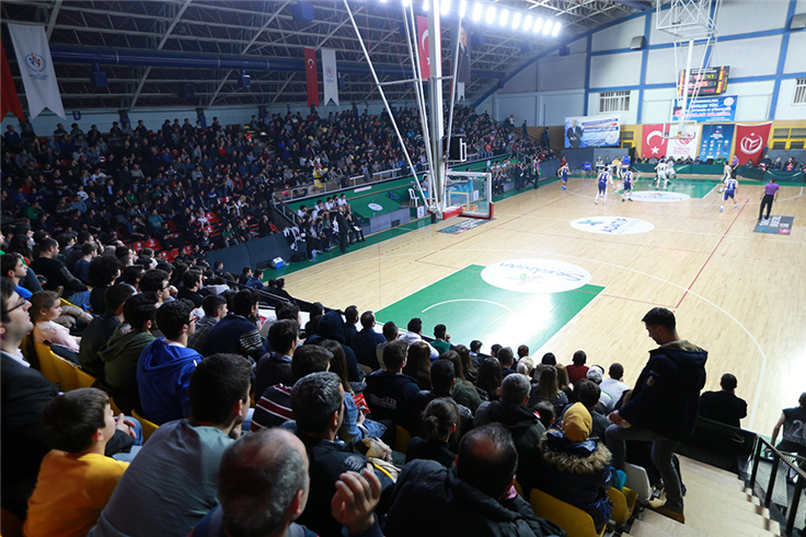 Dev Adamlar Akhisar’a karşı