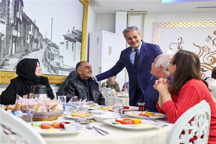 Yusuf Alemdar YADEM sakinleri ve çiftlerle aynı sofrada: “Aile, her şeydir”