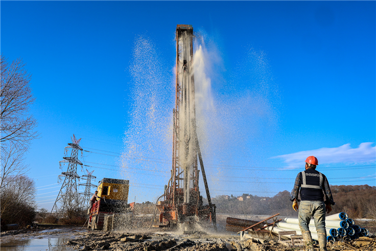 Yerin 104 metre altından çıkarılan içme suyu Karasu’da 5 mahalleye iletilecek