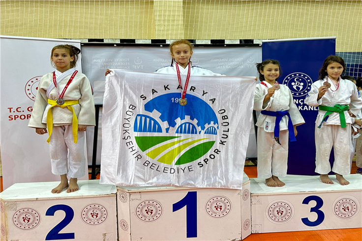  Büyükşehir sporcusu minderden şampiyon ayrıldı