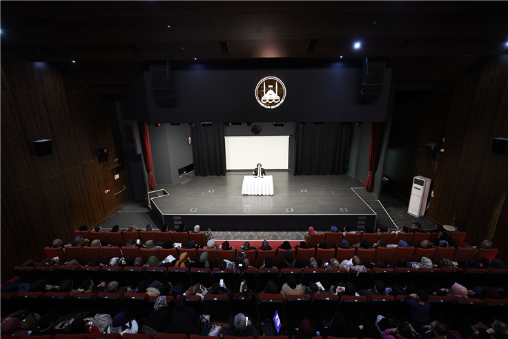 Prof. Dr. Aydemir: “Hak ile ancak kalp mutmain olur”