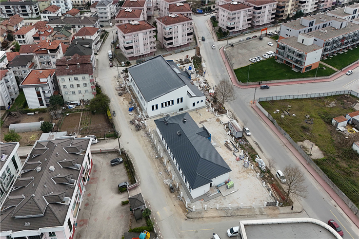 Arifiye Yüzme Havuzu ve Gençlik Merkezi hızla tamamlanıyor