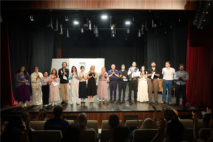 Genç Sahne’den alkış alan final: 6 aylık emek “Kapılar” ile sahneye taşındı